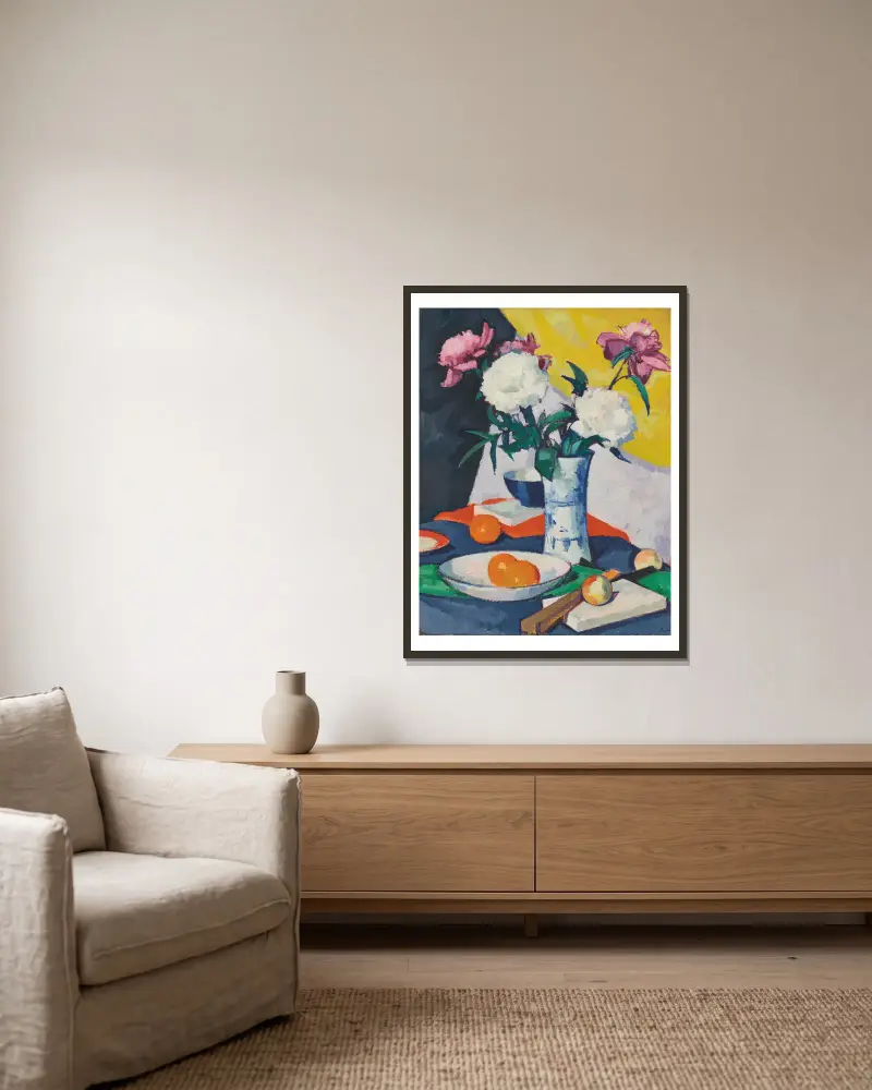 Flowers and Fruit av Samuel John Peploe inramad på en vägg