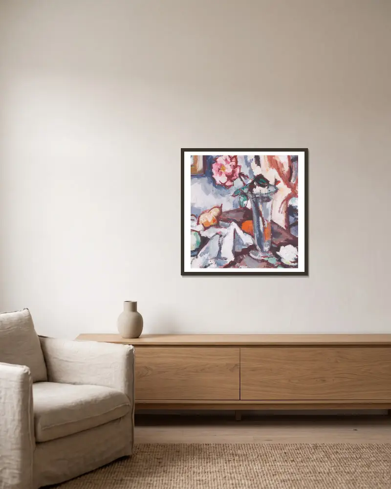 Rosa Rose in Glasvase mit Obst von Samuel John Peploe gerahmt an einer Wand