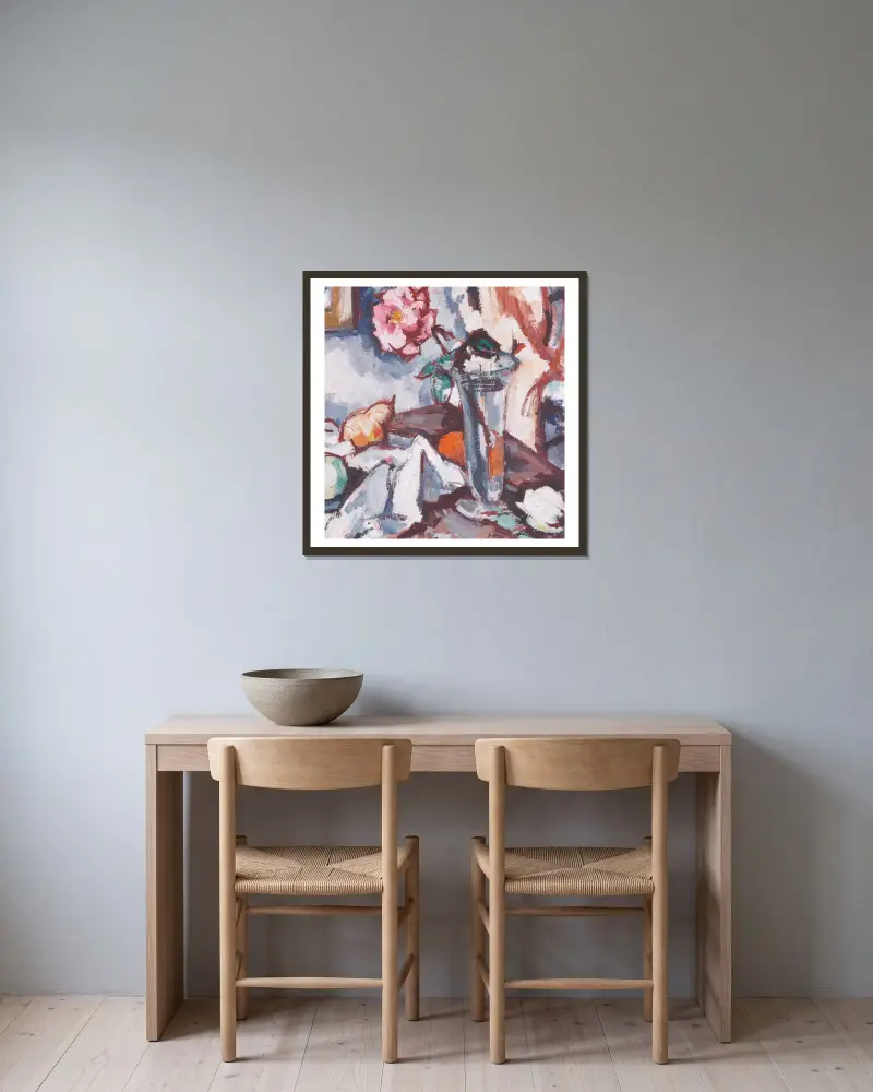 Rosa Rose in Glasvase mit Obst von Samuel John Peploe gerahmt an einer Wand