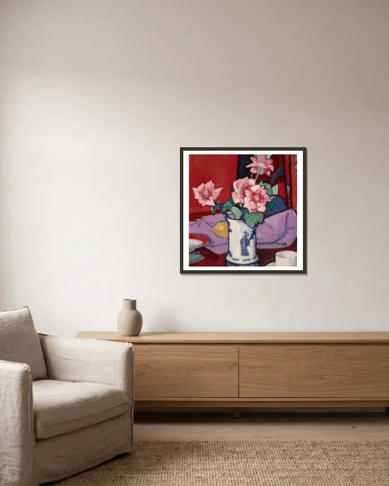 Pink Roses, Chinese Vase av Samuel John Peploe inramad på en vägg