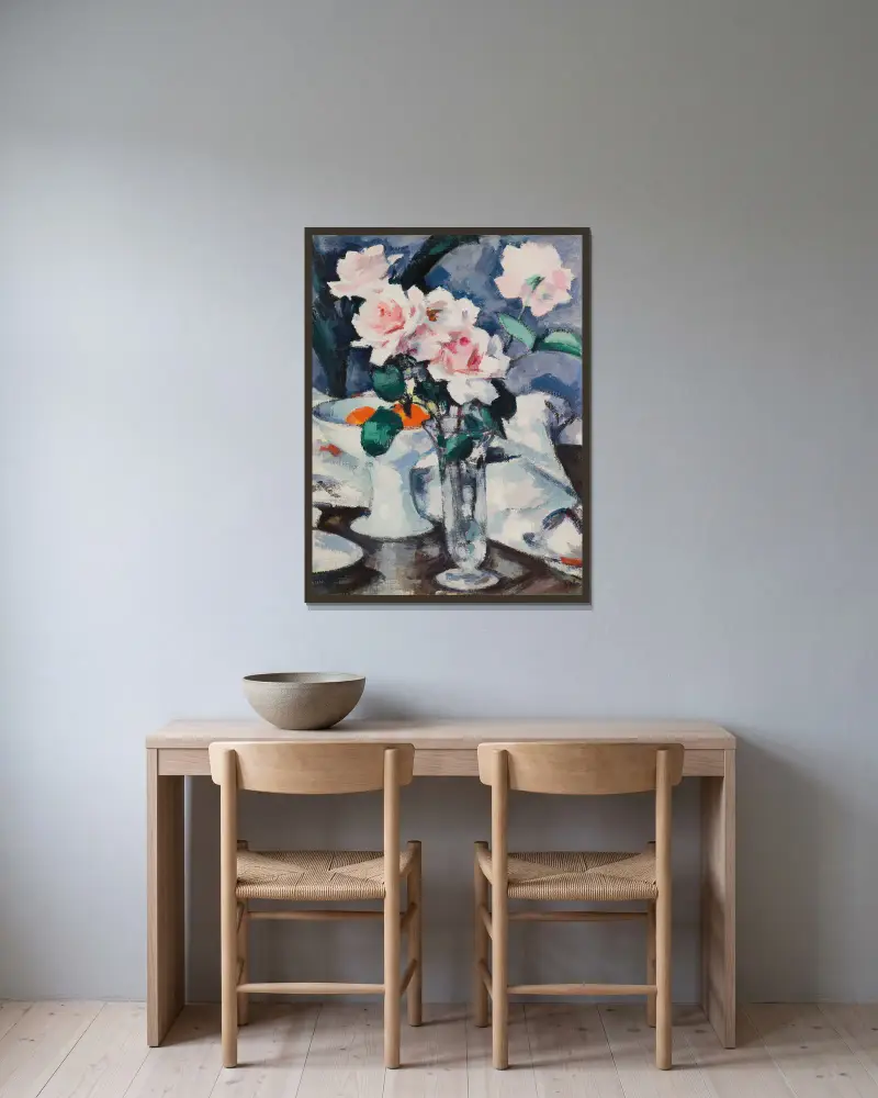 Rosa Rosen in einer Glasvase – Nr. 1 von Samuel John Peploe gerahmt an einer Wand