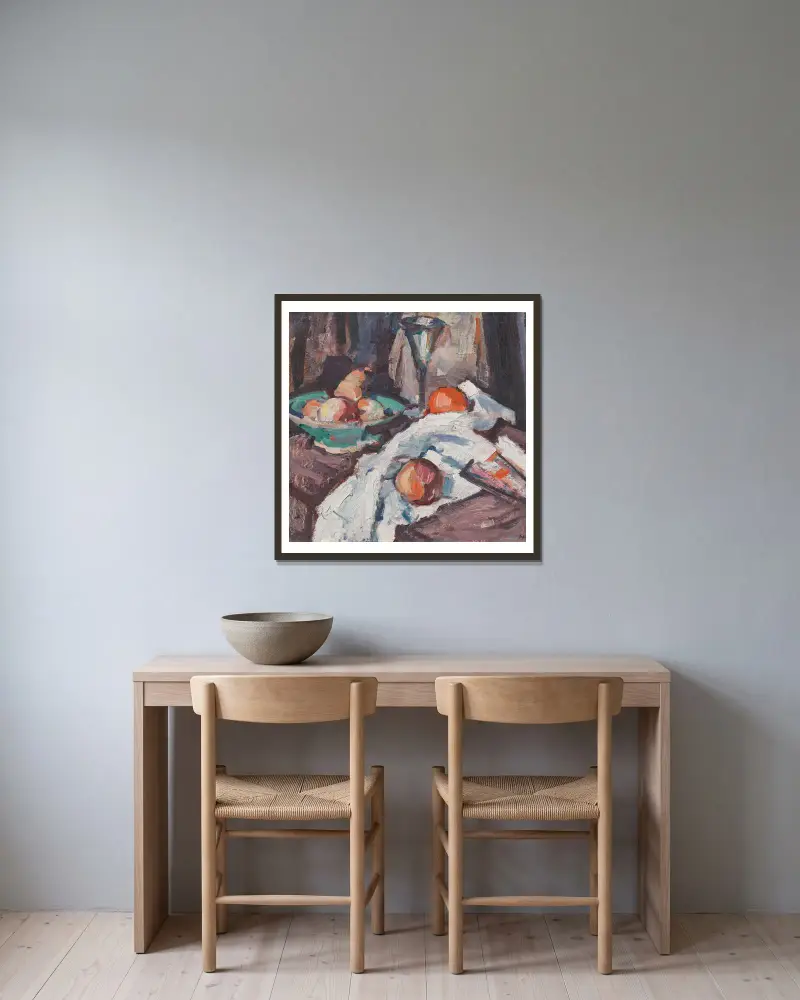 Stilleben med vinglas och frukt av Samuel John Peploe inramad på en vägg
