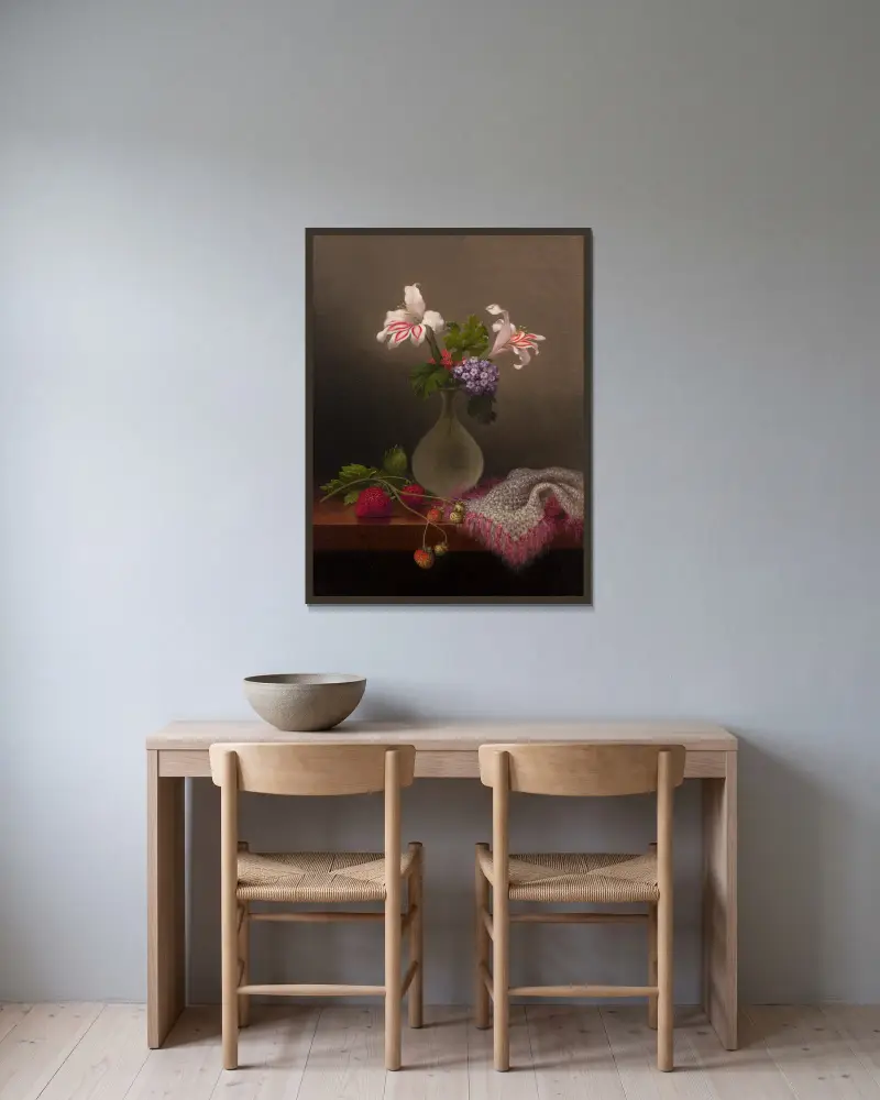 Vas med kornliljor och heliotrop av Martin Johnson Heade inramad på en vägg