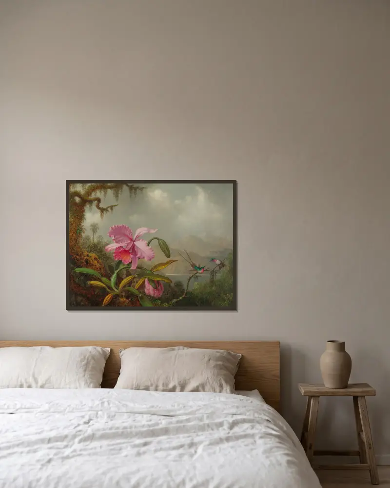 Orchideen und Kolibris von Martin Johnson Heade gerahmt an einer Wand