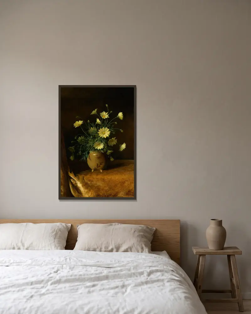 Gula tusenskönor i en brun skål av Martin Johnson Heade inramad på en vägg