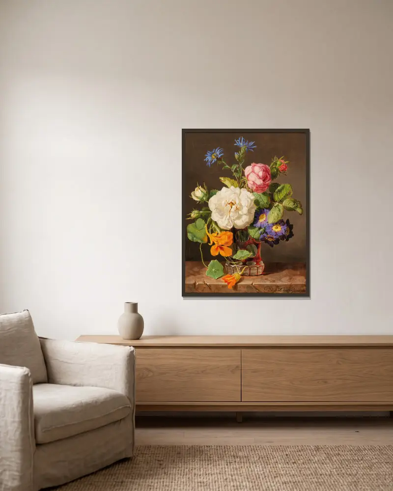 Blumenstrauß mit weißen und roten Rosen, Primeln und Kapuzinerkresse von Josef Lauer gerahmt an einer Wand