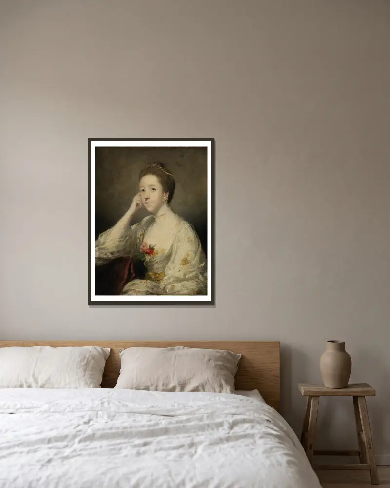 Porträtt av en dam i vitt av Sir Joshua Reynolds inramad på en vägg