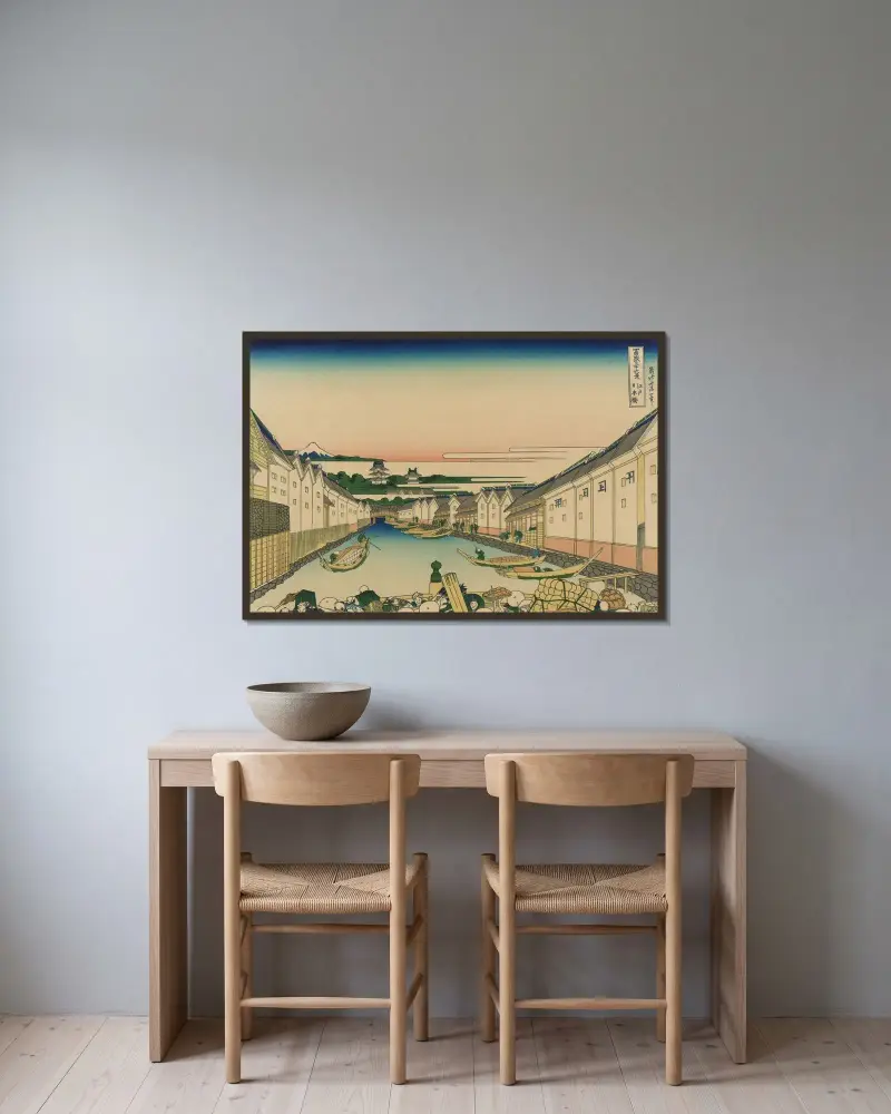 Edo nihonbashi av Katsushika Hokusai inramad på en vägg