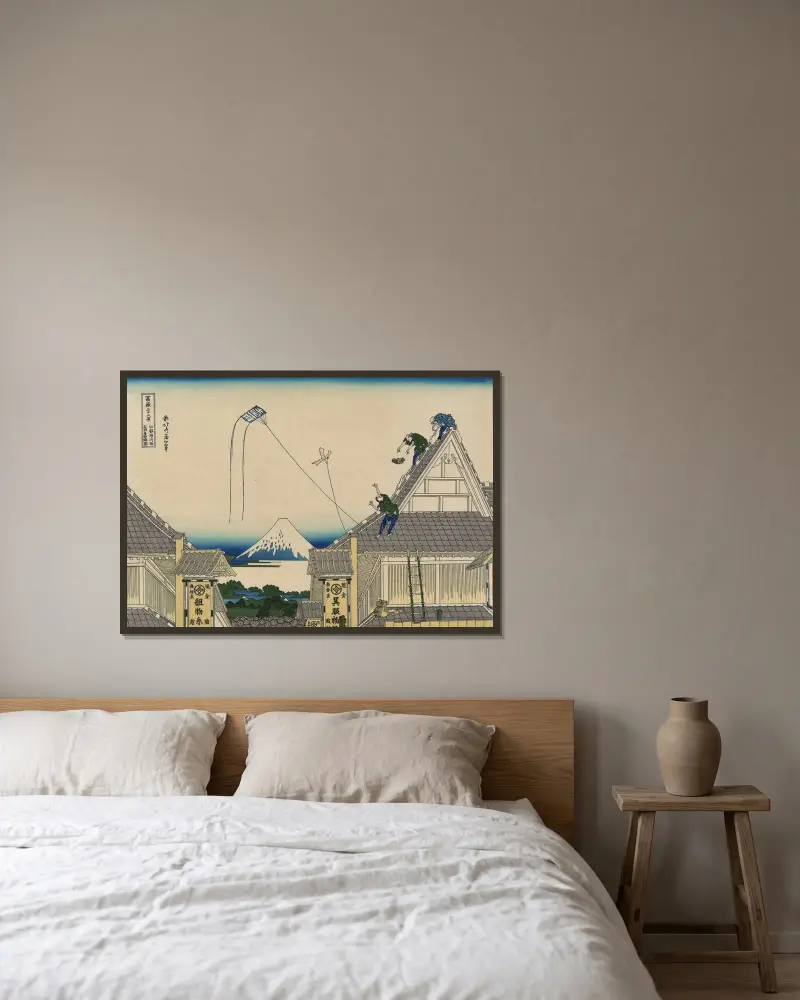 Kōto Suruga-chō Mitsu Miseryakuzu von Katsushika Hokusai gerahmt an einer Wand