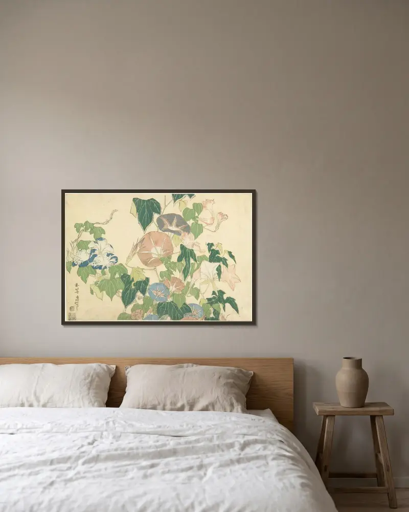 Morgonblommor och trädgroda av Katsushika Hokusai inramad på en vägg