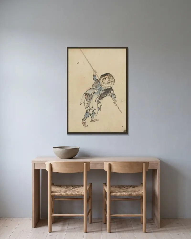 Man sedd bakifrån, helfigur, stående, i flera lager kläder och rundad konisk hatt av Katsushika Hokusai inramad på en vägg