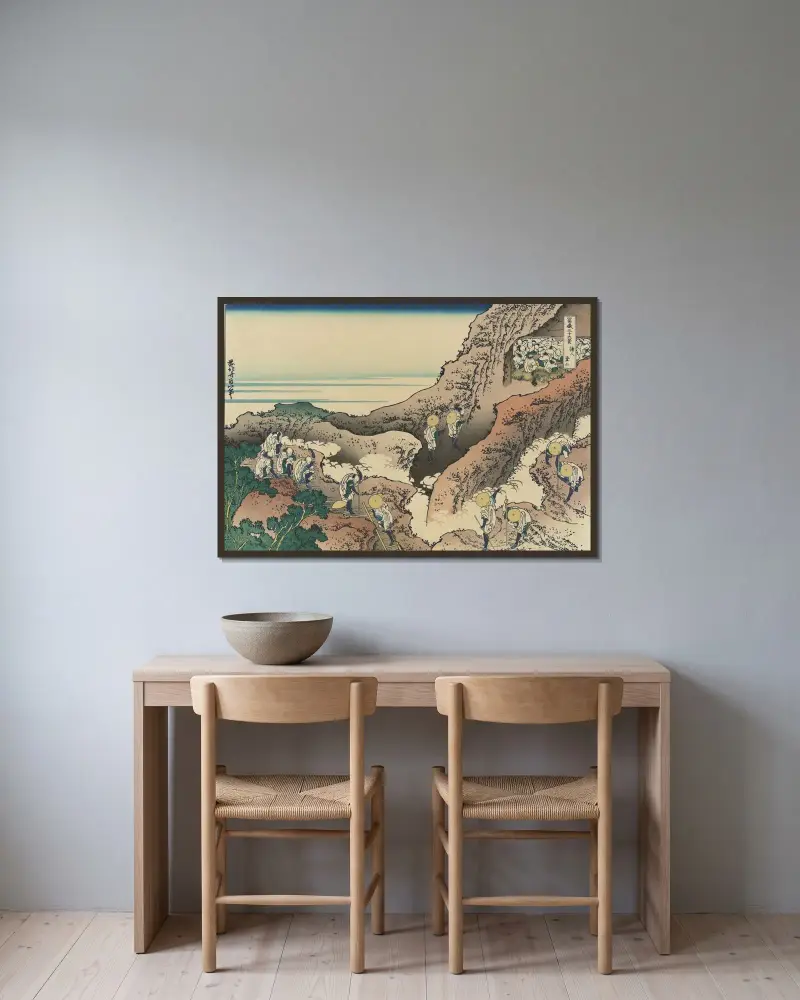 Folk som bestiger berget av Katsushika Hokusai inramad på en vägg