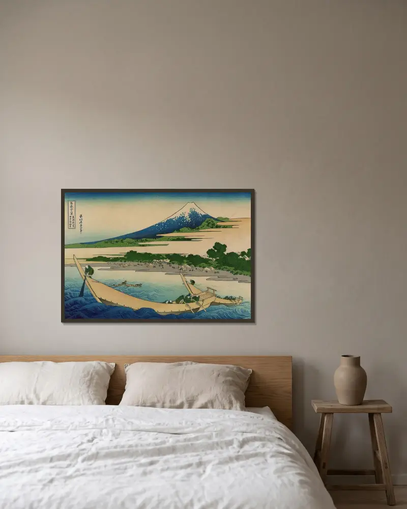 Tōkaidō ejiri tago no ura ryakuzu av Katsushika Hokusai inramad på en vägg