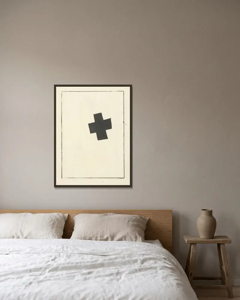 Kleines schwarzes Kreuz von Kazimir Malevich gerahmt an einer Wand