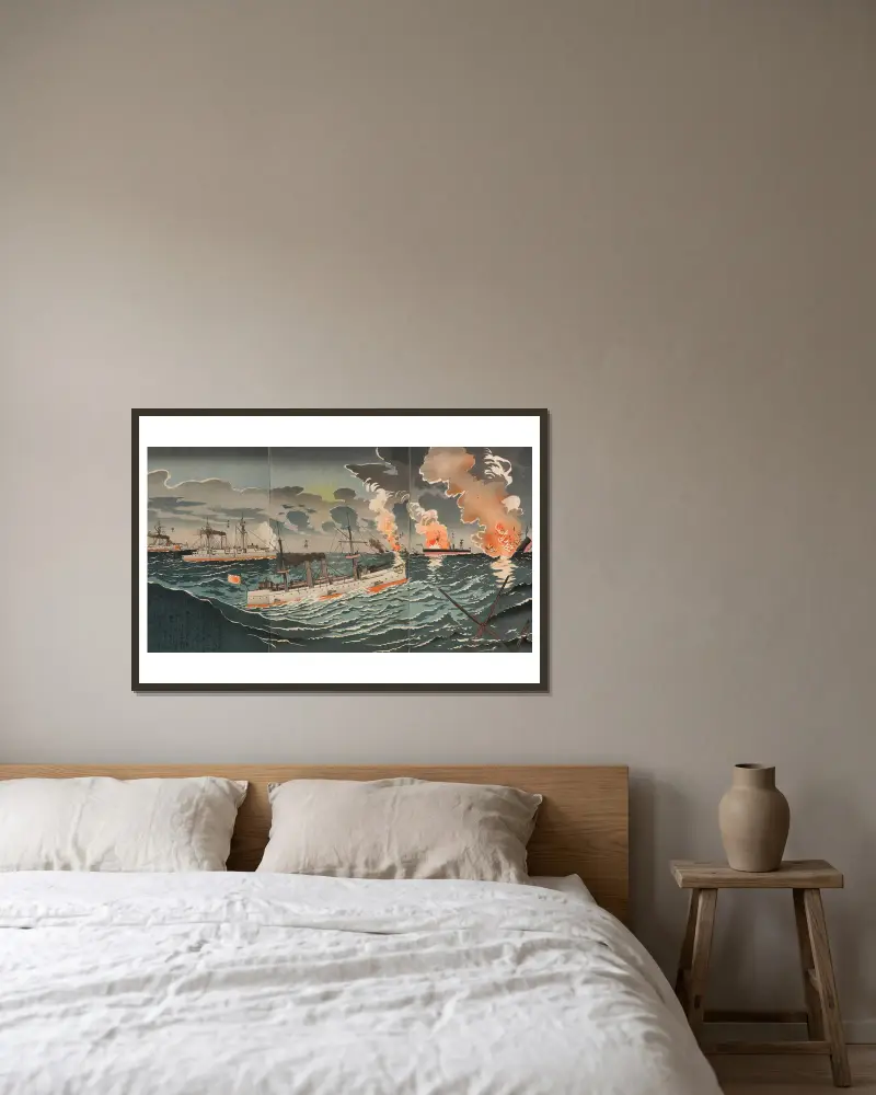 Vår flottas stora seger i Gula havet; nummer fyra av Kobayashi Kiyochika inramad på en vägg