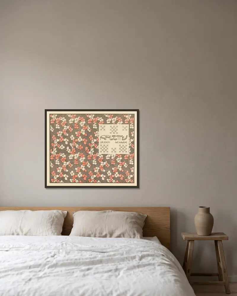 Arlette Seiden Gewebe (Arlette Woven Silk) av Koloman Moser inramad på en vägg