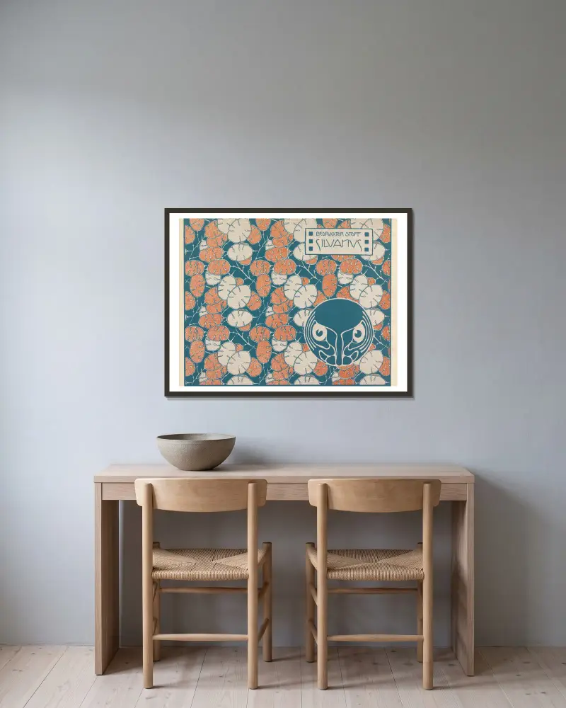 Bedruckter Stoff Silvanus von Koloman Moser gerahmt an einer Wand