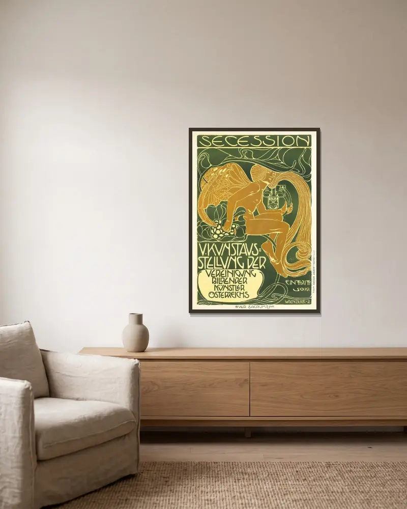 Plakat für die 5. Ausstellung der Secession von Koloman Moser gerahmt an einer Wand