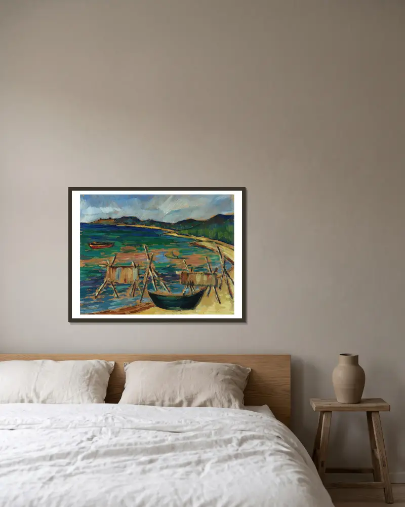 Meeresbucht mit Booten von Konrad Mägi gerahmt an einer Wand
