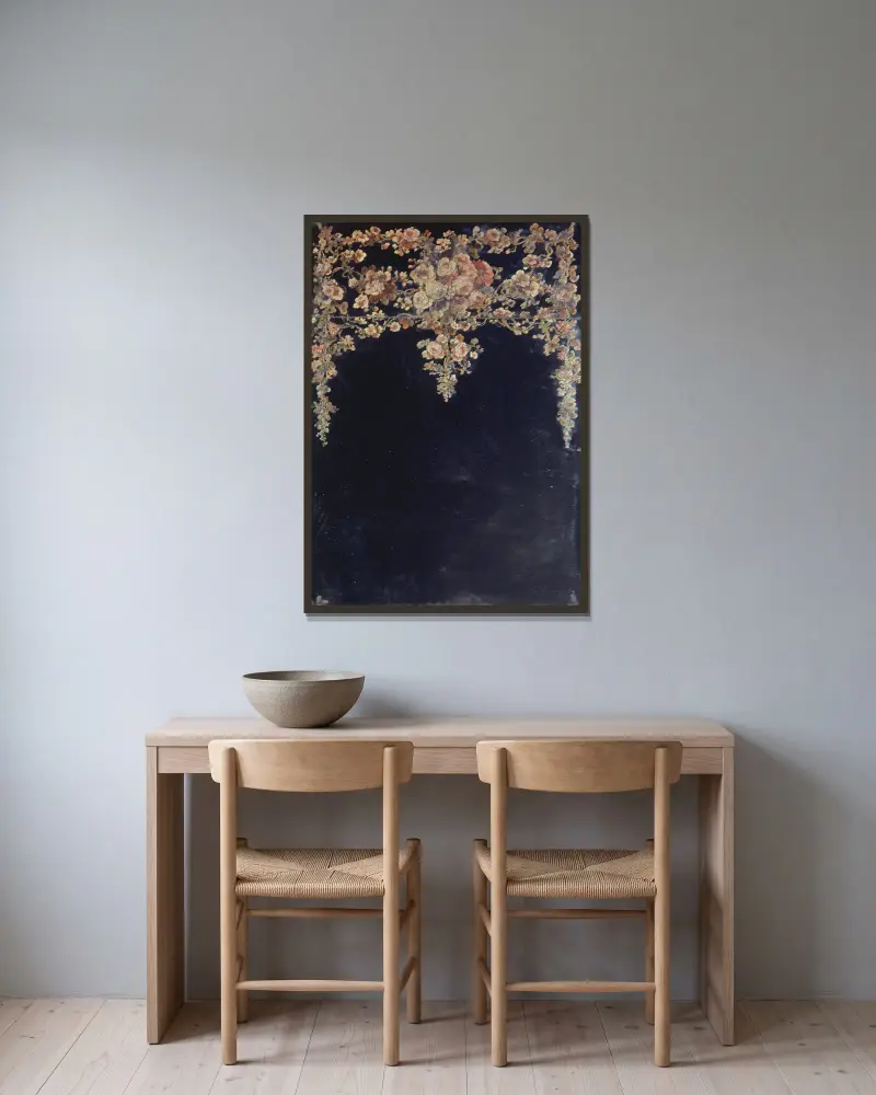 Blomstergirlanger. Målning på en spegel. av Narcisse-Virgile Diaz de La Peña inramad på en vägg