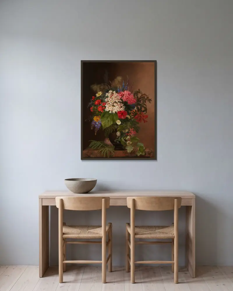 Åkervinda, lupiner, veronika och fuchsia i en vas av Johan Laurentz Jensen inramad på en vägg