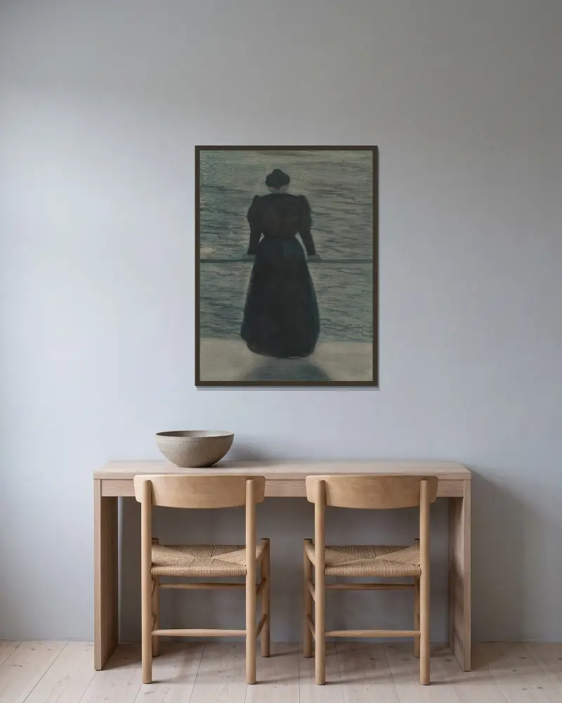 Kvinna vid havet av Léon Spilliaert inramad på en vägg