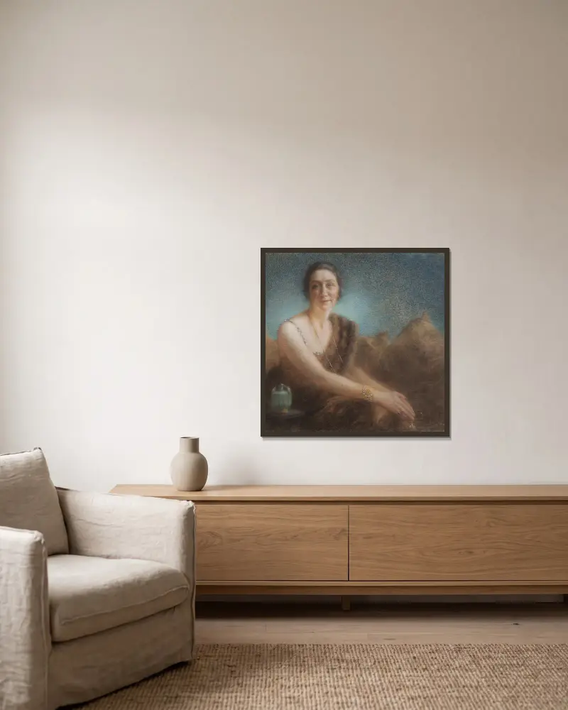 Elegant kvinna på en soffa av Lucien Lévy-Dhurmer inramad på en vägg