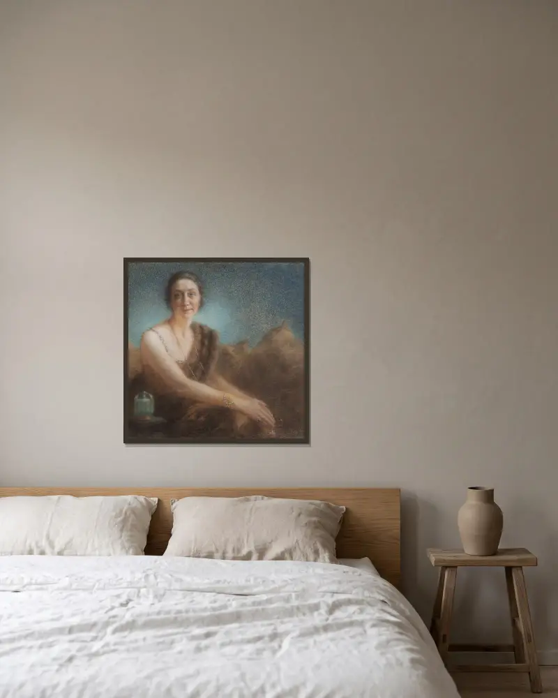 Elegant kvinna på en soffa av Lucien Lévy-Dhurmer inramad på en vägg