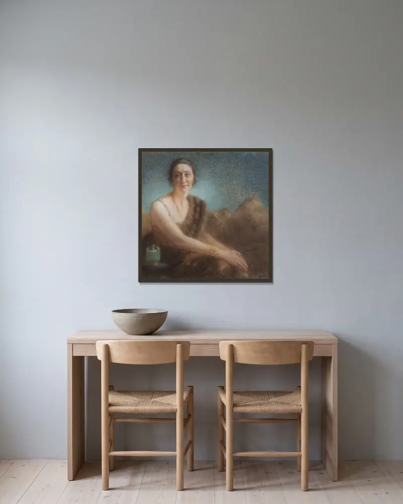 Elegant kvinna på en soffa av Lucien Lévy-Dhurmer inramad på en vägg