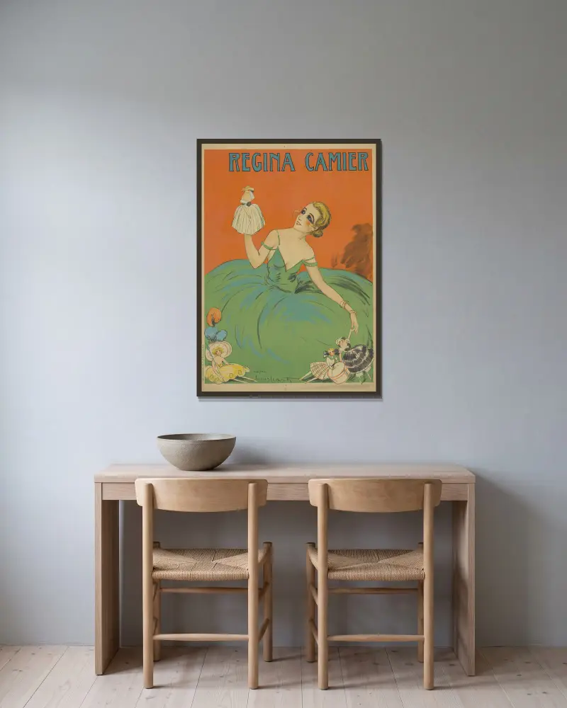 Régina Camier, Louis Icart v rámu na stěně