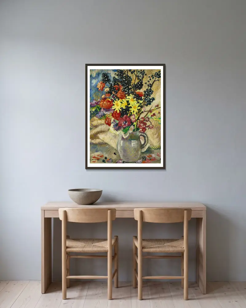 Bukett med svarta vinbärsgrenar i brun kruka av Louis Valtat inramad på en vägg