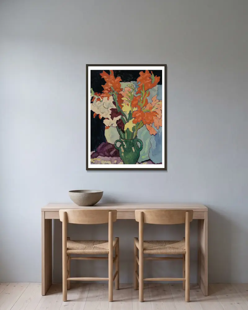 Gladioler i grön kruka av Louis Valtat inramad på en vägg
