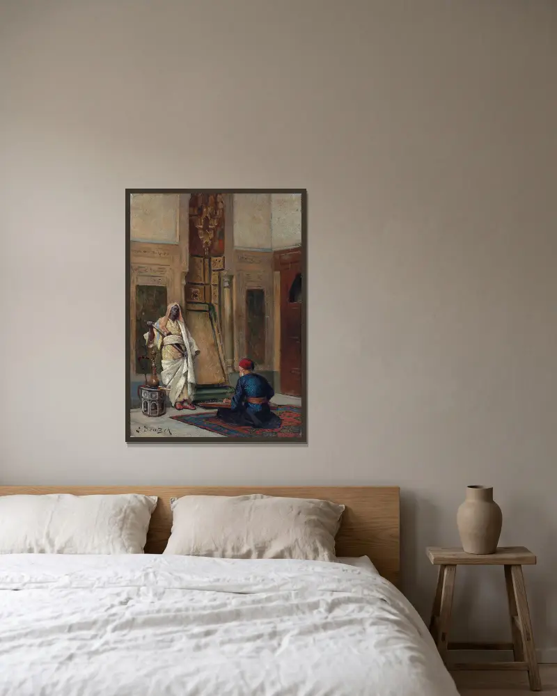 Ein Musiker und eine Wache in einem orientalischen Interieur von Ludwig Deutsch gerahmt an einer Wand