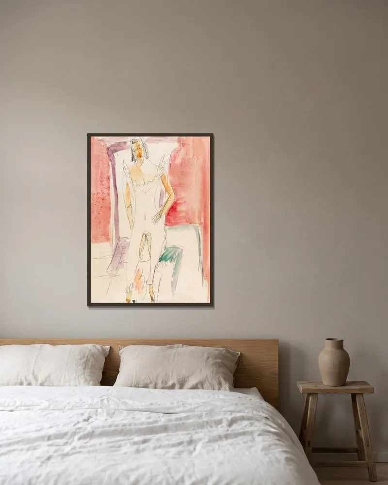In Hemdhose (Frau in Hose, Berlin) von Ernst Ludwig Kirchner gerahmt an einer Wand