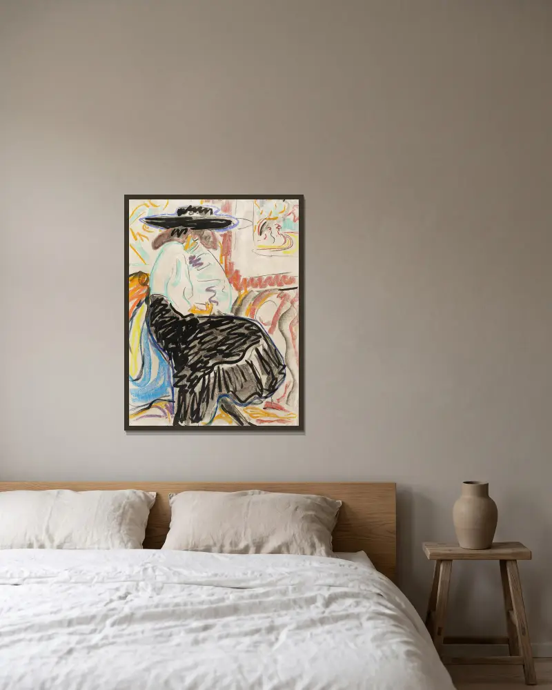 Sitzende Frau im Atelier von Ernst Ludwig Kirchner gerahmt an einer Wand