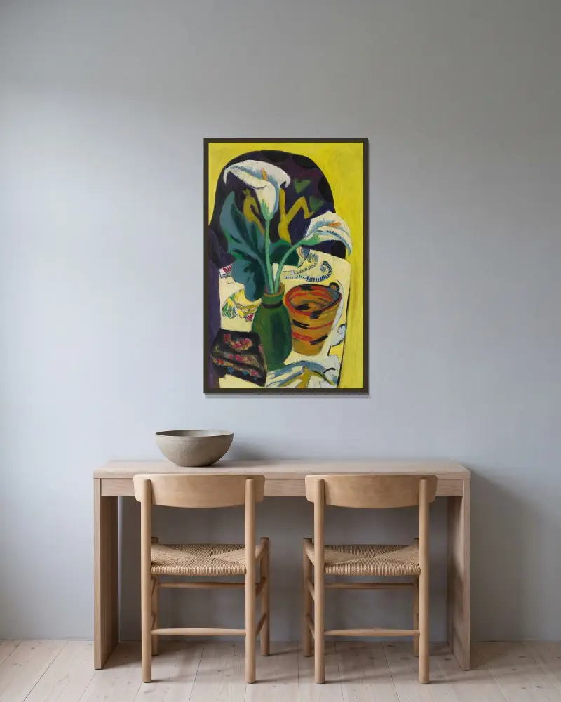 Stilleben mit Kalla av Ernst Ludwig Kirchner inramad på en vägg