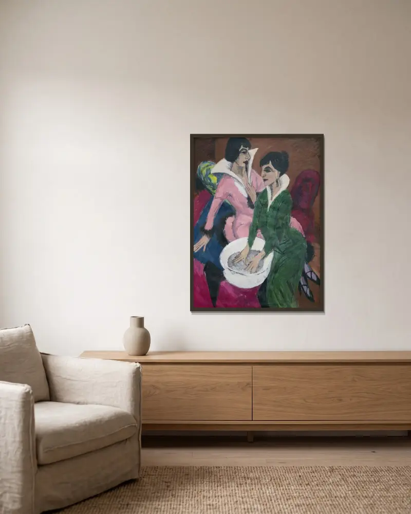 Två kvinnor vid en disk; Systrarna av Ernst Ludwig Kirchner inramad på en vägg