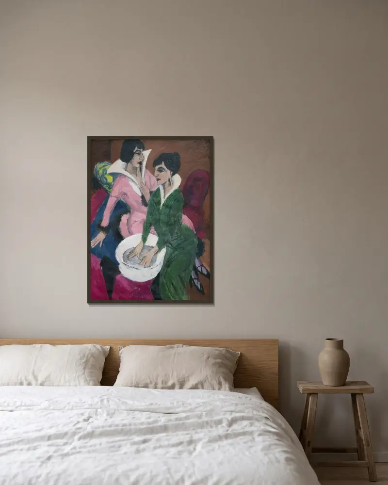Två kvinnor vid en disk; Systrarna av Ernst Ludwig Kirchner inramad på en vägg
