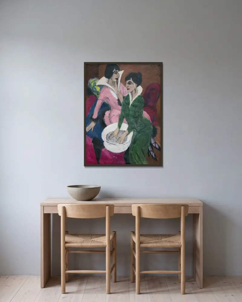 Två kvinnor vid en disk; Systrarna av Ernst Ludwig Kirchner inramad på en vägg
