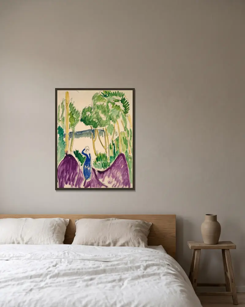 Frau in den Dünen auf Fehmarn von Ernst Ludwig Kirchner gerahmt an einer Wand