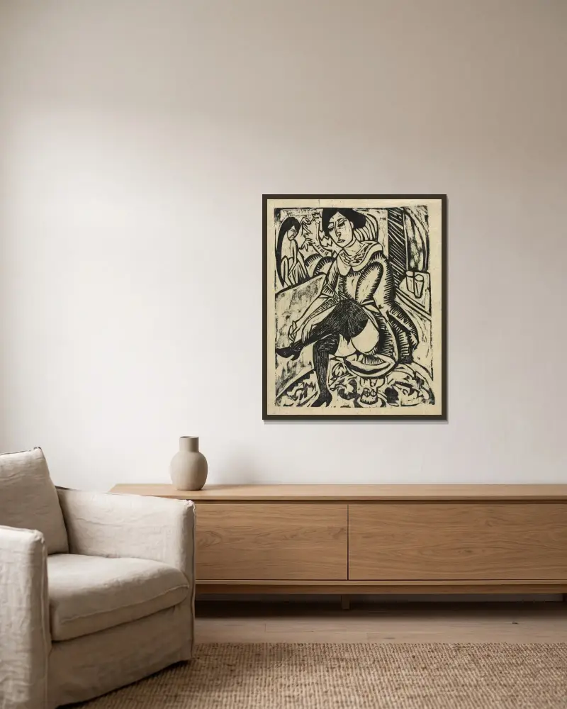 Kvinna som tar på sig sina skor av Ernst Ludwig Kirchner inramad på en vägg