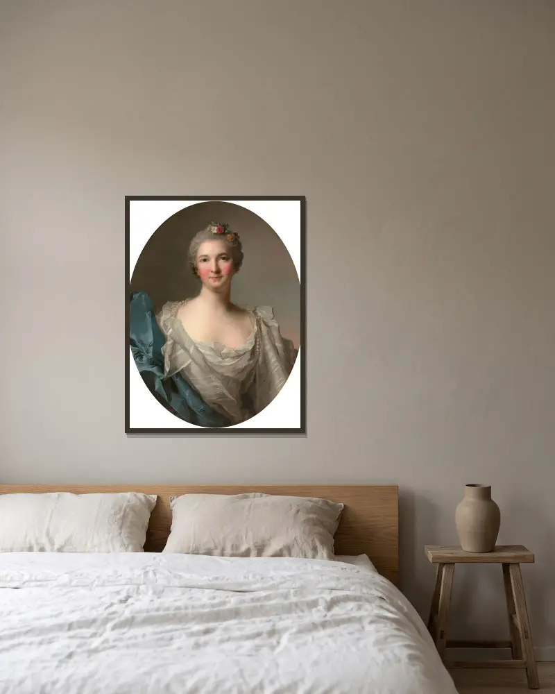 Portrait d’une dame de qualité à la robe blanche et au drapé bleu av Jean-Marc Nattier inramad på en vägg