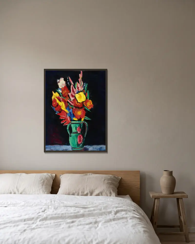 Stilleben med blommor av Marsden Hartley inramad på en vägg
