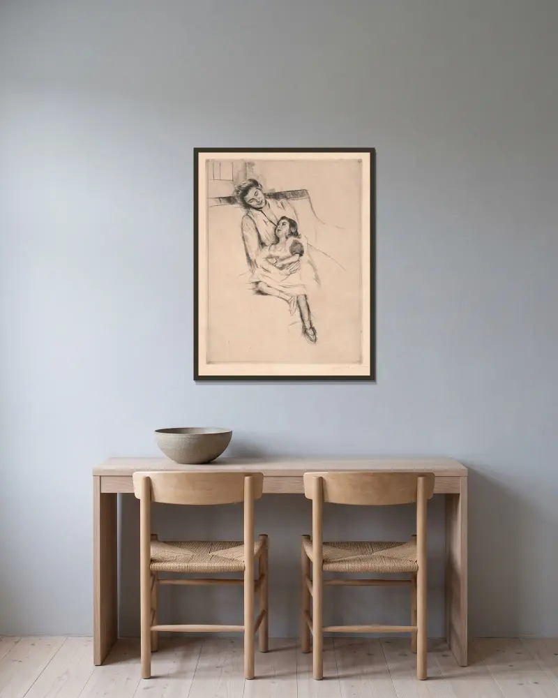 Jeannette och hennes mor sittande i en soffa av Mary Cassatt inramad på en vägg