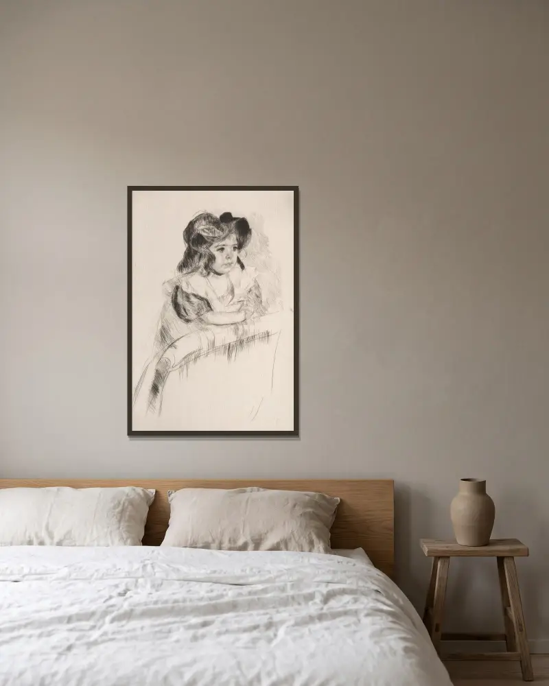 Margot med armarna vilande på fåtöljens rygg, 1903 – nr 1 av Mary Cassatt inramad på en vägg