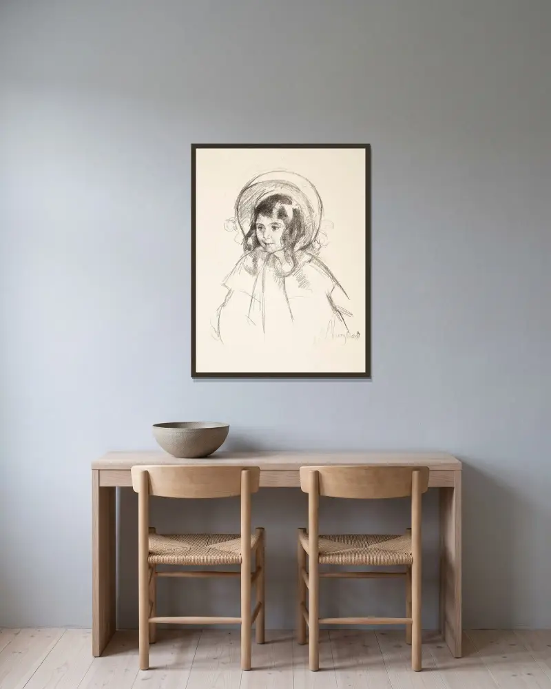Sara med bahytt och kappa av Mary Cassatt inramad på en vägg