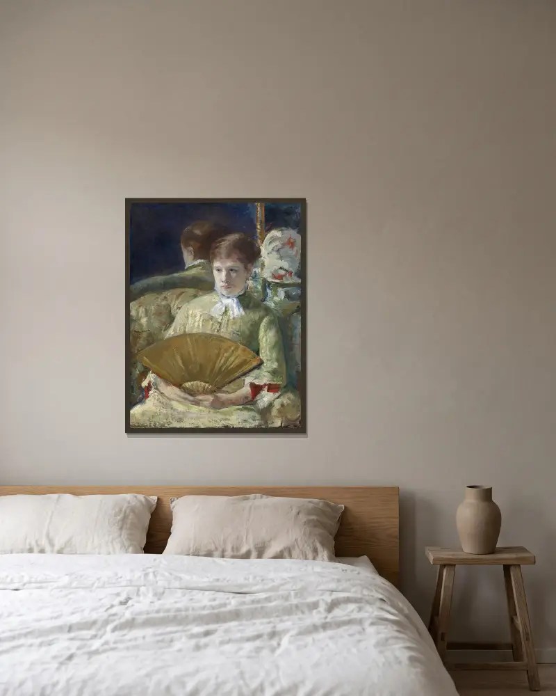 Kvinna med solfjäder av Mary Cassatt inramad på en vägg