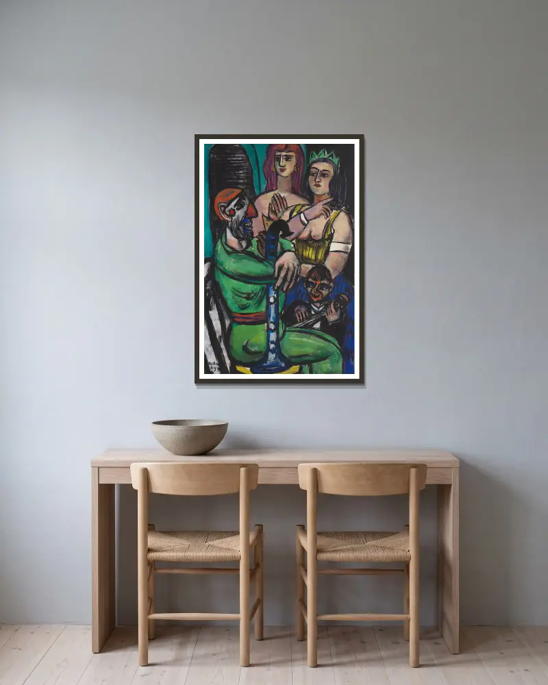 Stor clown med kvinnor och liten clown av Max Beckmann inramad på en vägg