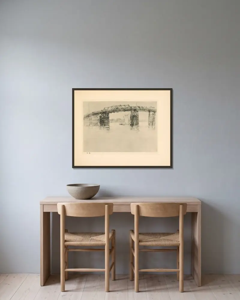 Old Battersea Bridge – nr 1 av James Abbott McNeill Whistler inramad på en vägg