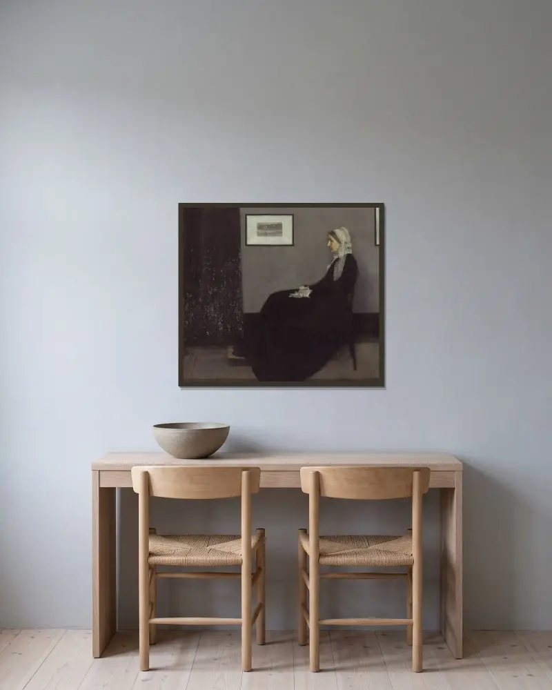Porträtt av konstnärens mor av James Abbott McNeill Whistler inramad på en vägg